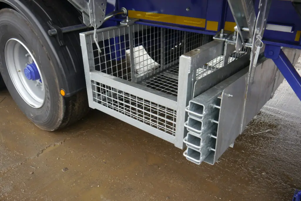 Galvanised-Mesh-Tray-and-Post-Urban Flat Platform