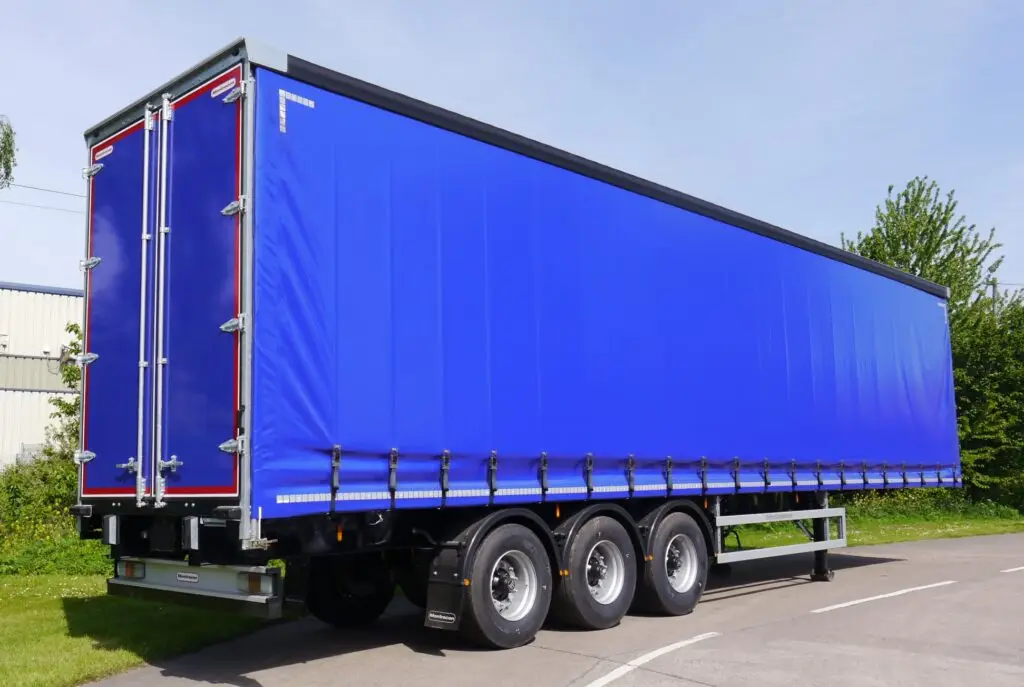 Postless Curtainsider