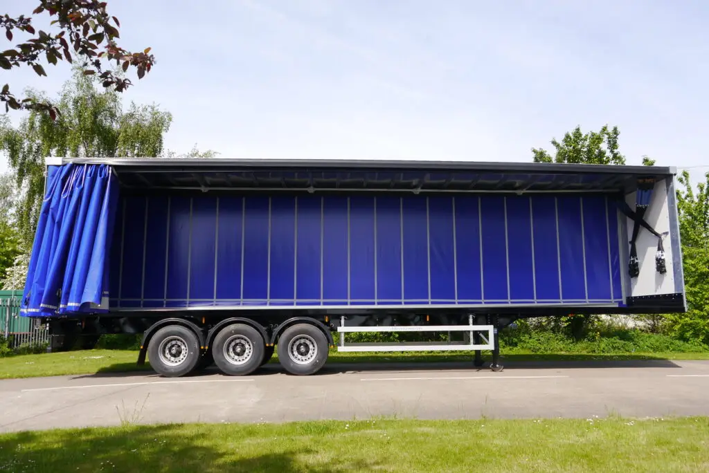 Postless Curtainsider