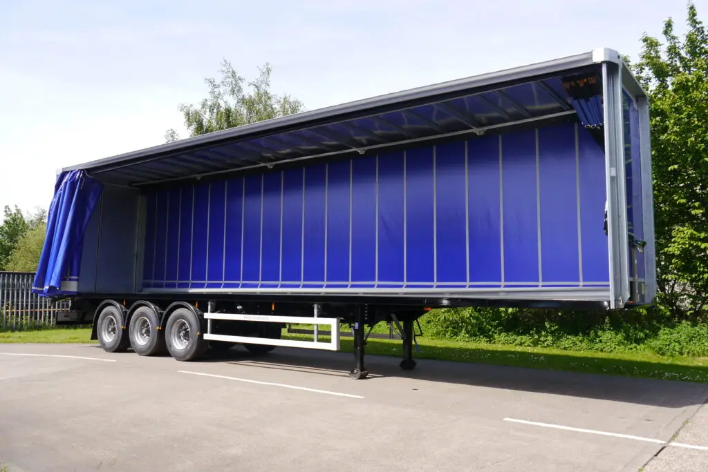 Postless Curtainsider